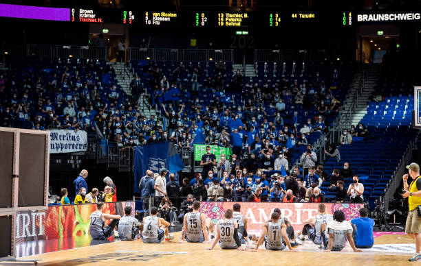 尽管多数国 尽管多数国