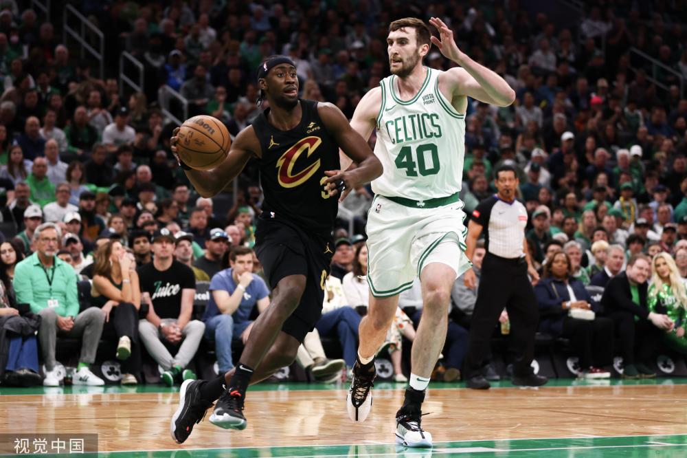 显得苍白无 显得苍白无