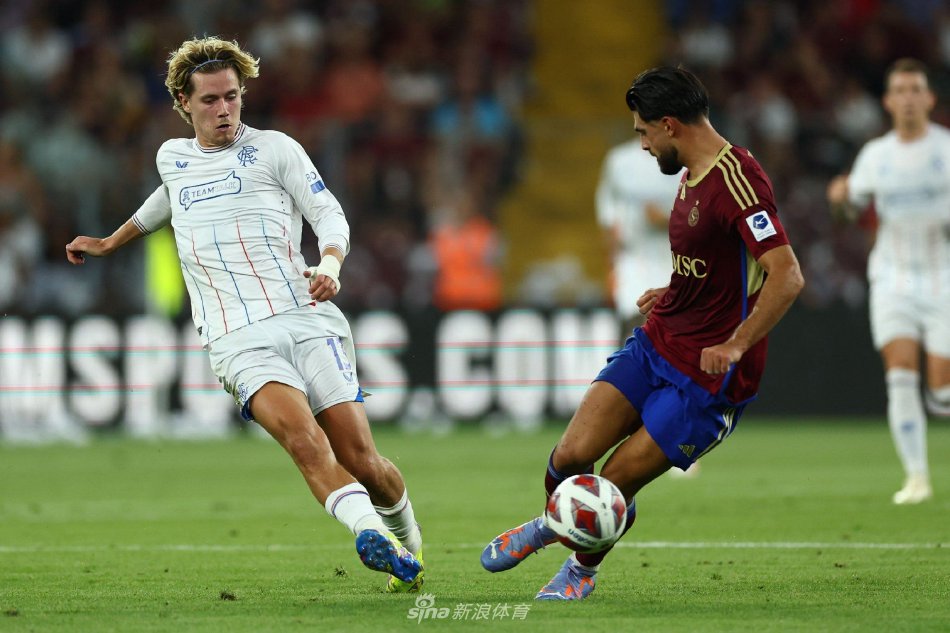 场人数与亚 场人数与亚